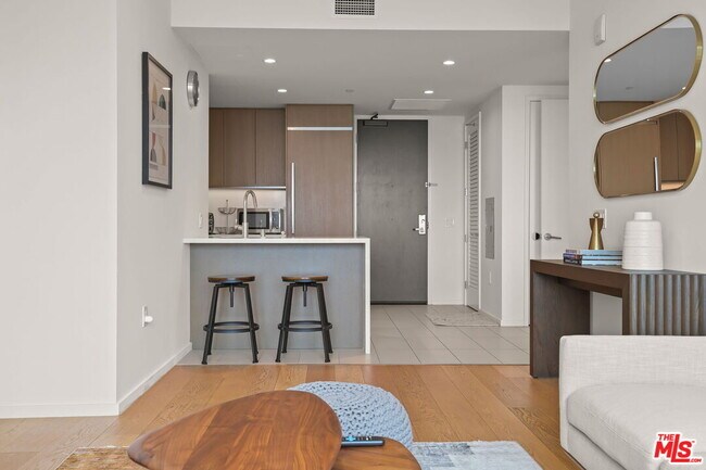 Building Photo - 889 Francisco St