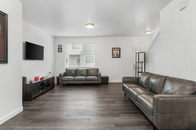 Building Photo - 3677 Golden Sky Ln