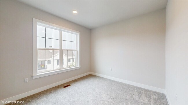 Building Photo - 314 E Lk St