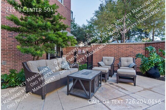 Building Photo - 215 Center St