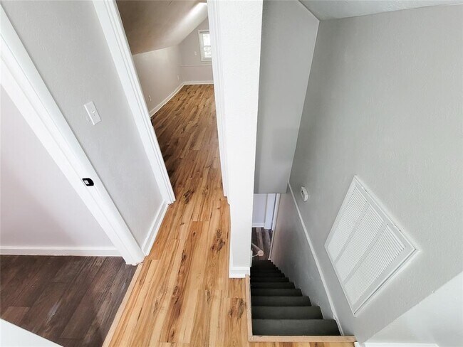 Building Photo - 1113 San Jacinto St