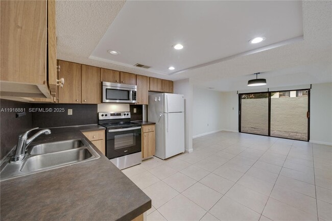 Building Photo - 7827 SW 106th Cir