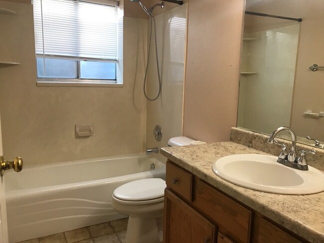 Building Photo - Adorable Basement Apartment in Central Orem