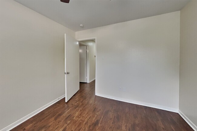Building Photo - 2631 Sherwood Hollow Ln