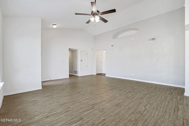 Building Photo - 14853 Tierra Escape Ave