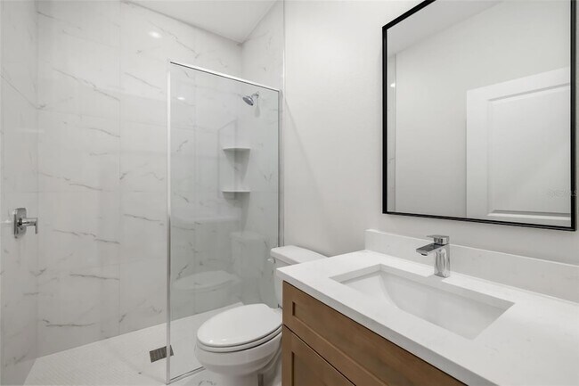 Building Photo - 118 Ruby Ave N