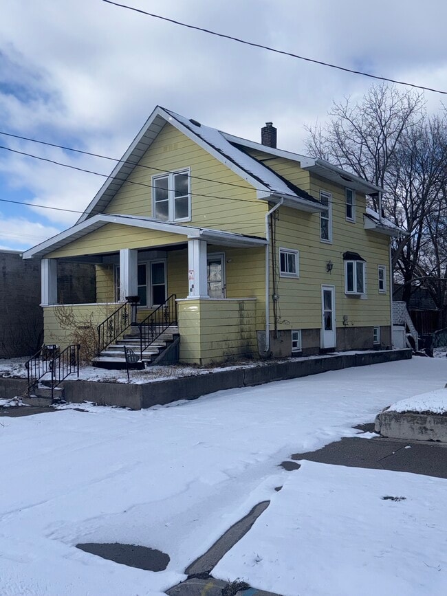 Building Photo - 111 E Livingston Dr