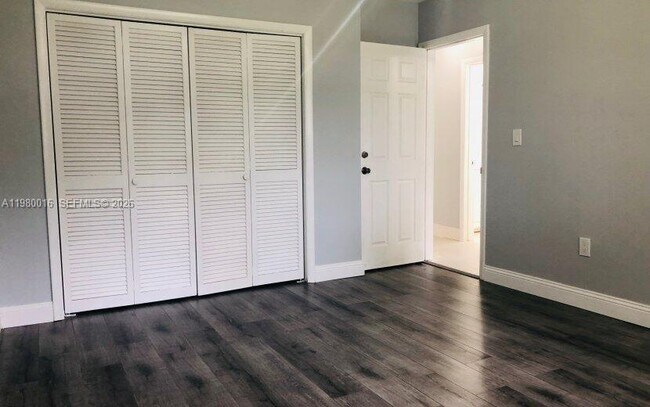 Building Photo - 930 Benevento Ave