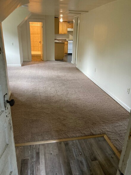 Building Photo - 106 E Poplar St