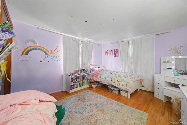 Building Photo - 10 Cedar Ln