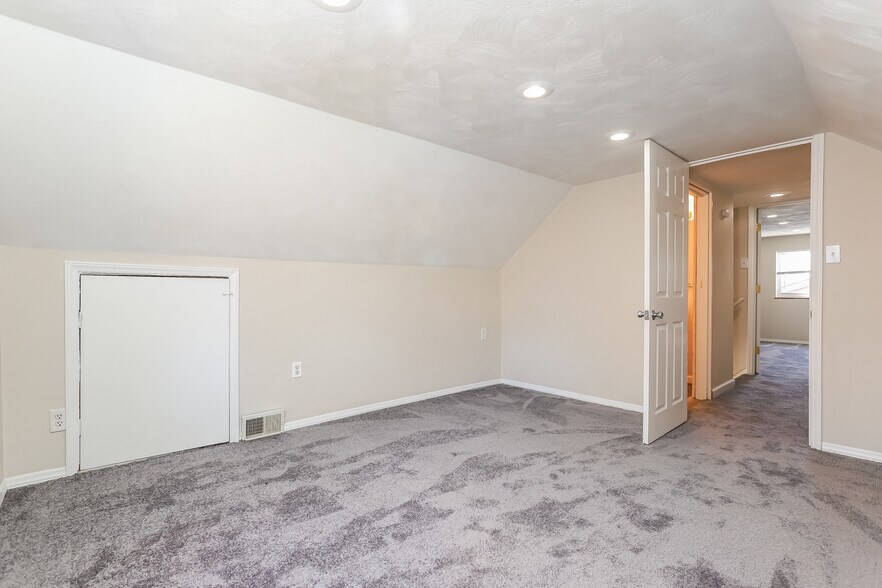 Building Photo - 137 College Park Dr