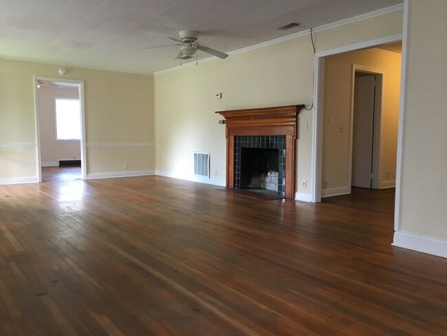 Building Photo - 300 Catherine Ave