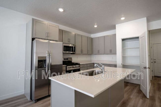 Building Photo - 2484 Wildwood Ln