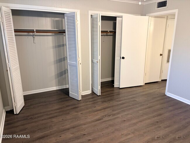 Building Photo - 718 Harding St