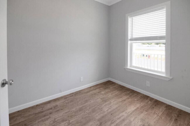 Building Photo - 1459 Whispering Pnes Lp