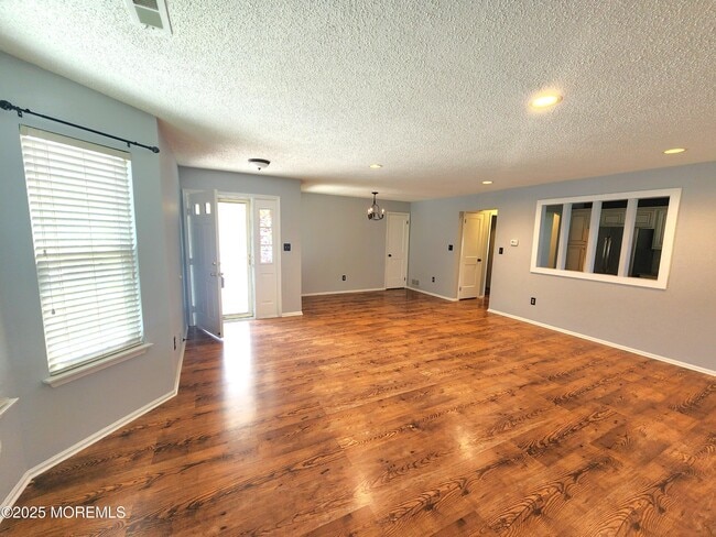 Building Photo - 119 Hyacinth Ln