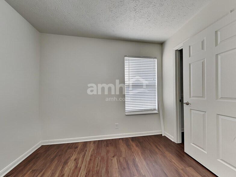 Building Photo - 743 Elm Tree Dr