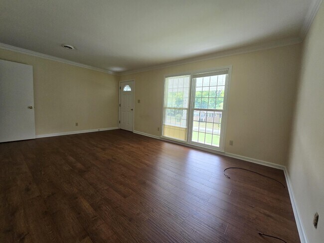 Building Photo - 208 Caldwell Dr