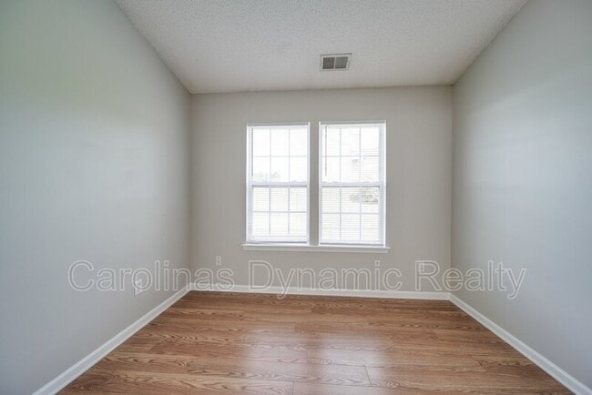 Building Photo - 120 Lantana Dr