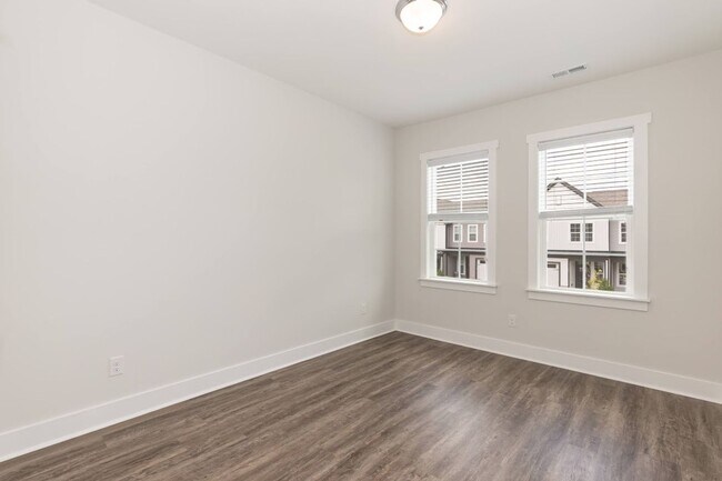 Building Photo - Brand New Corner Townhome in Rolesville!