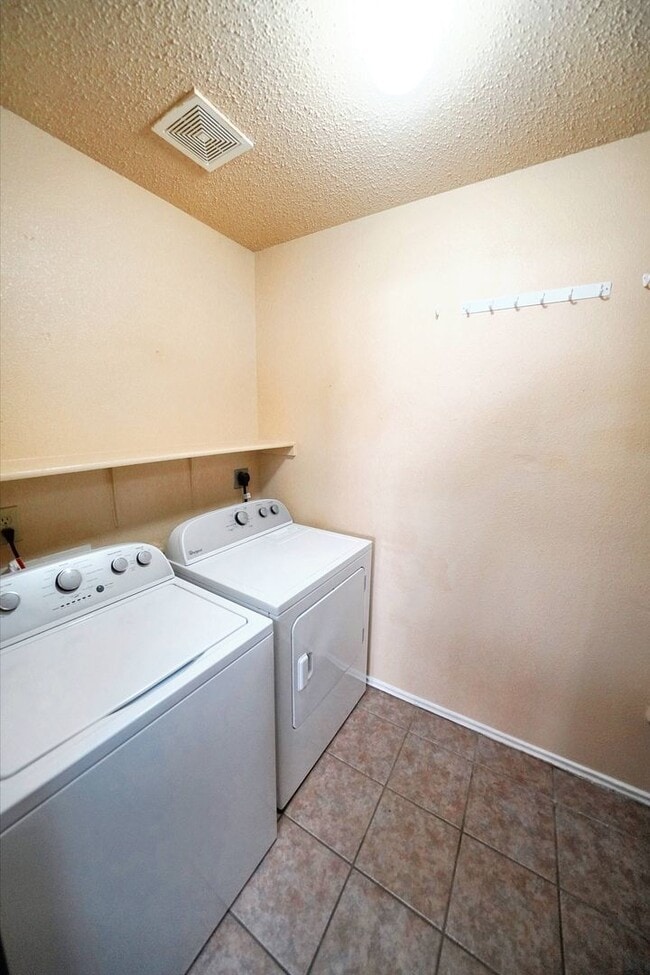 Building Photo - Charming 3-Bedroom Home in Ashley Place - ...