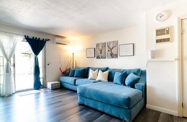 Living room - 4646 Hartley St