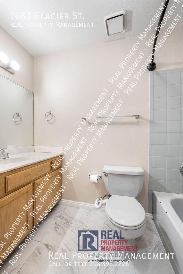 Building Photo - 1683 Glacier St