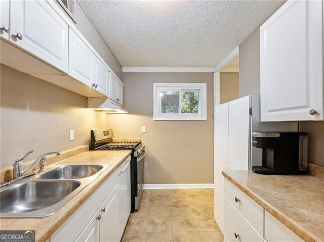 Building Photo - 115 Biscayne Dr NW