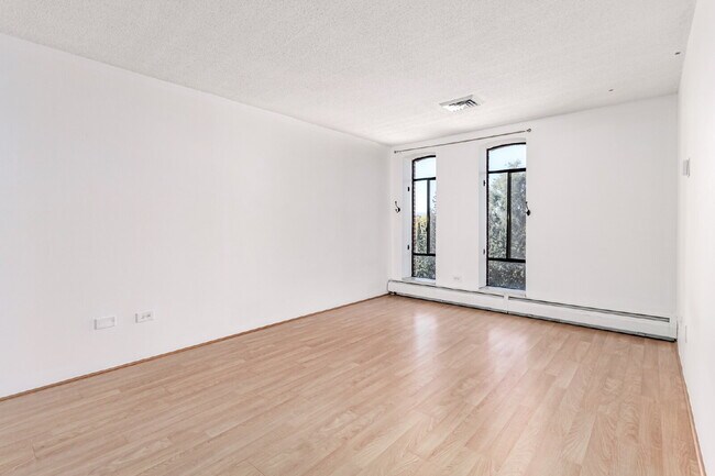 Building Photo - Three Bed / Two bath at the Cherry Creek P...