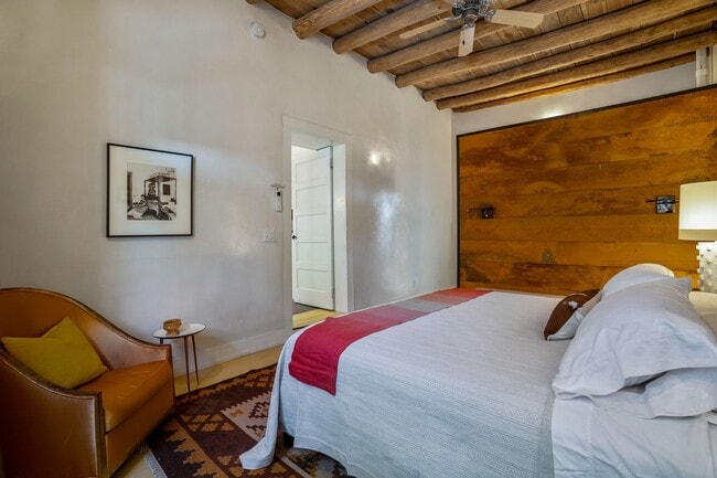 Building Photo - 573 W San Francisco St