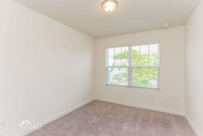 Building Photo - 3133 Journal Ct