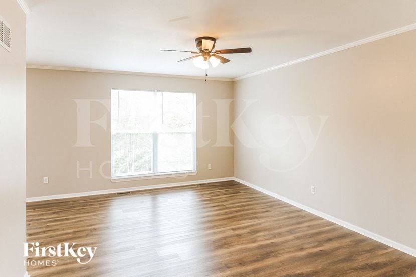 Building Photo - 546 White Fence Dr