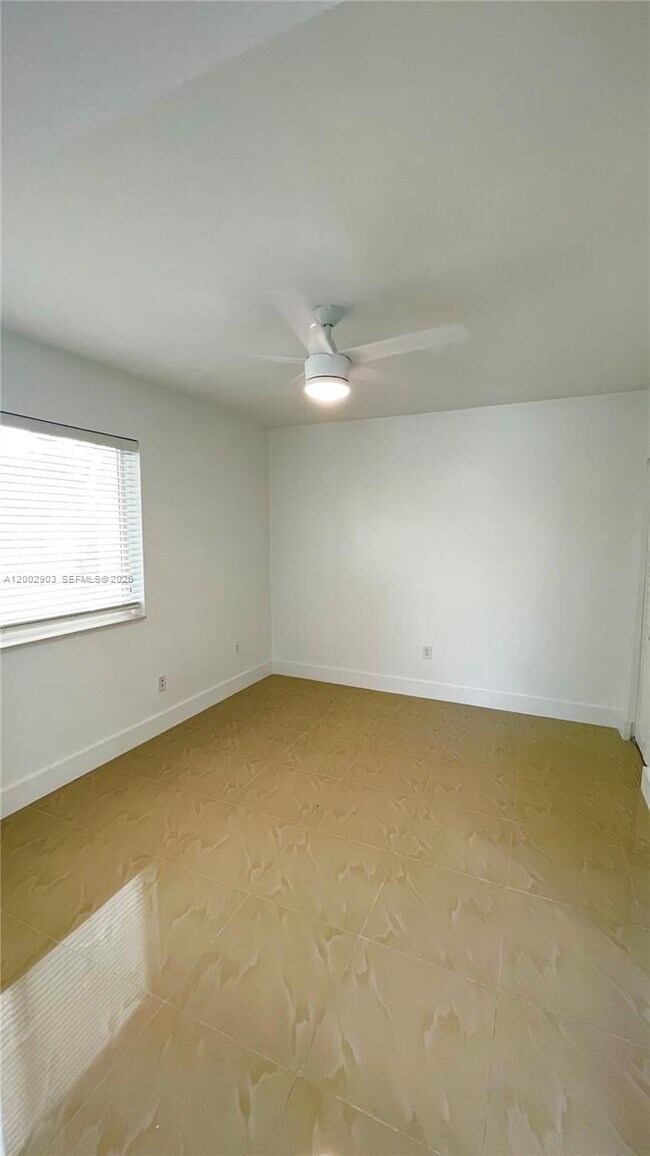 Building Photo - 8235 Crespi Blvd