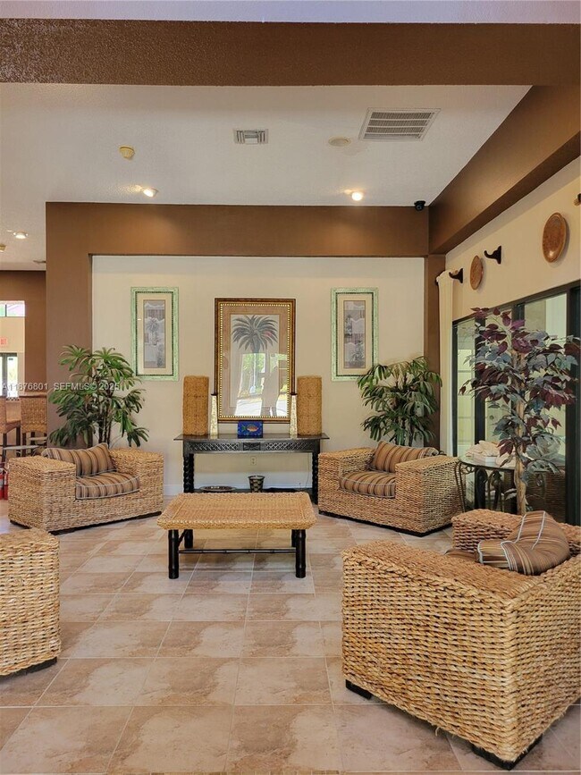 Building Photo - 10440 SW 156th Ct