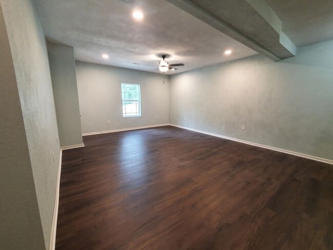 Building Photo - Large home close to post