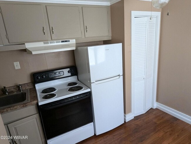 Building Photo - South Side Efficiency