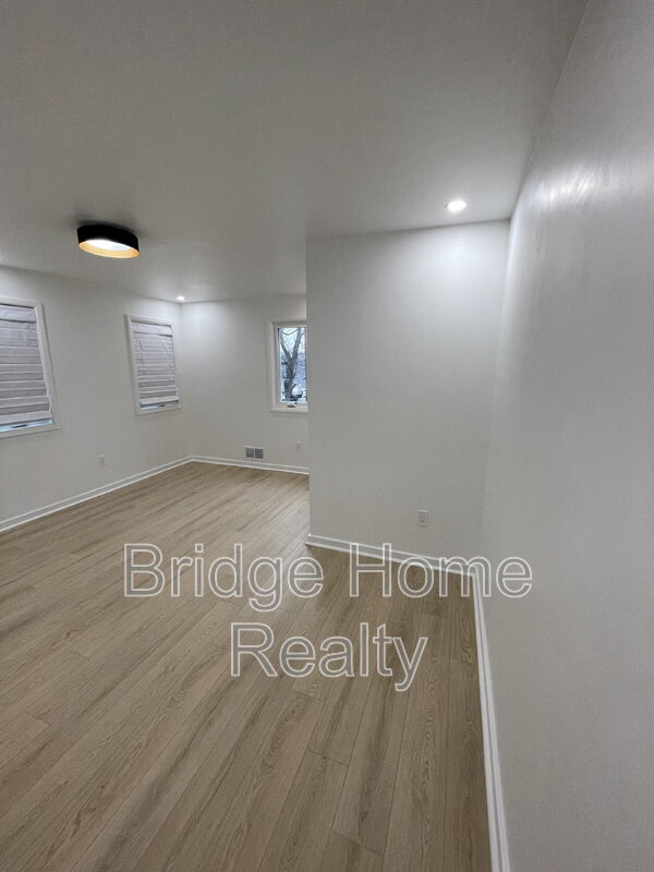 Building Photo - 107 Shoup St