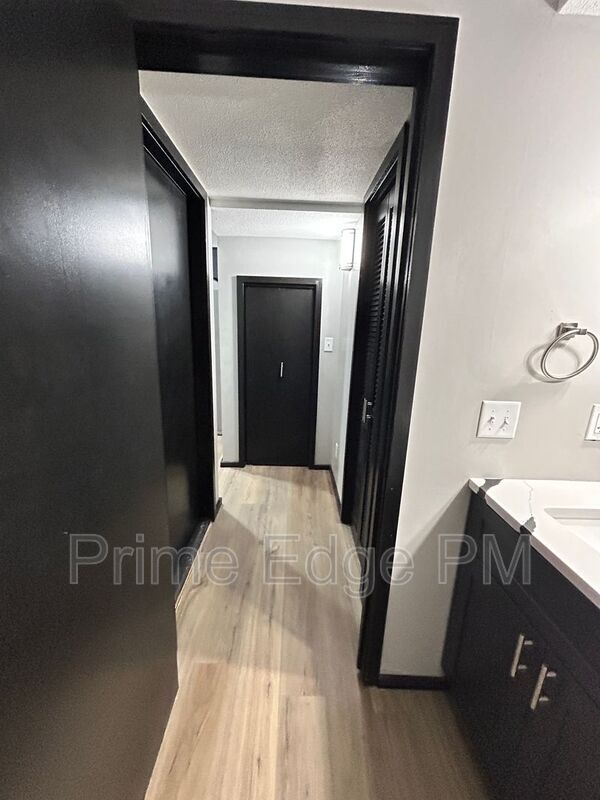 Building Photo - 1801 Ridgehaven Ct