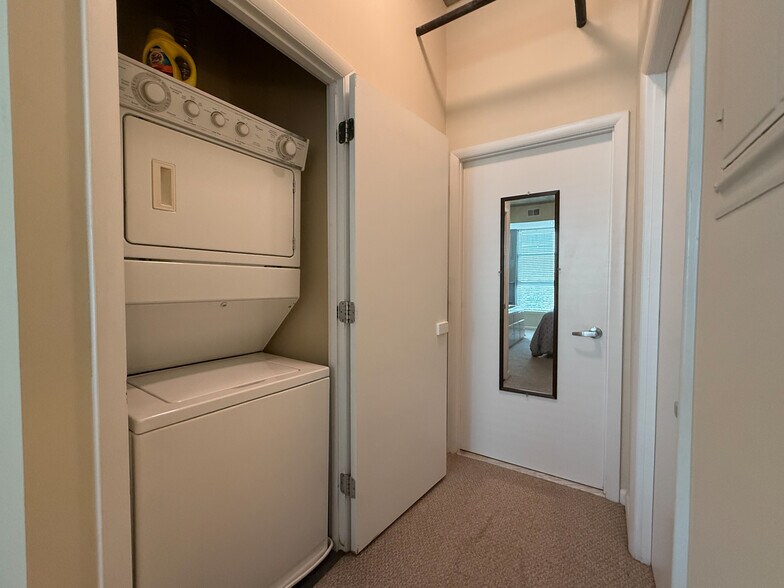 Building Photo - 1300 N St NW