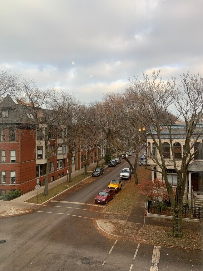 Building Photo - 1254 N Hoyne Ave