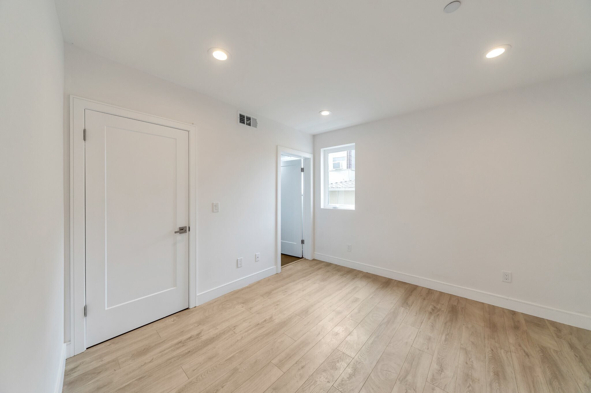 Building Photo - 7108 Ramsgate Ave