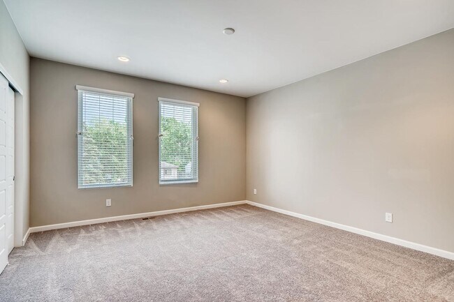 Building Photo - Beautiful Townhome for Rent