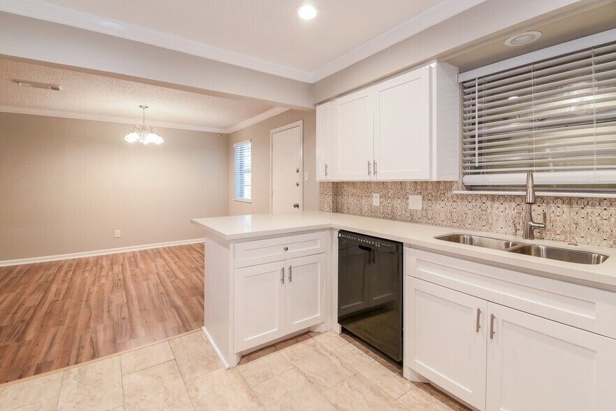 Building Photo - 3824 Evergreen Dr