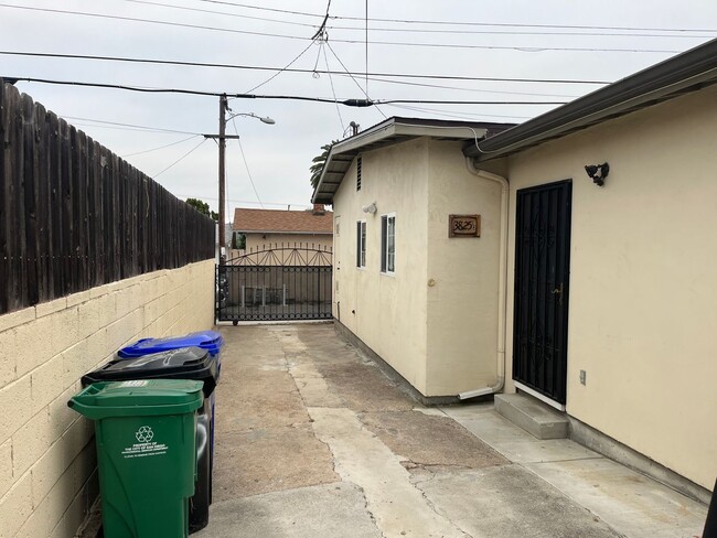 Building Photo - Charming 2 bed+1 bath + bonus office avail...
