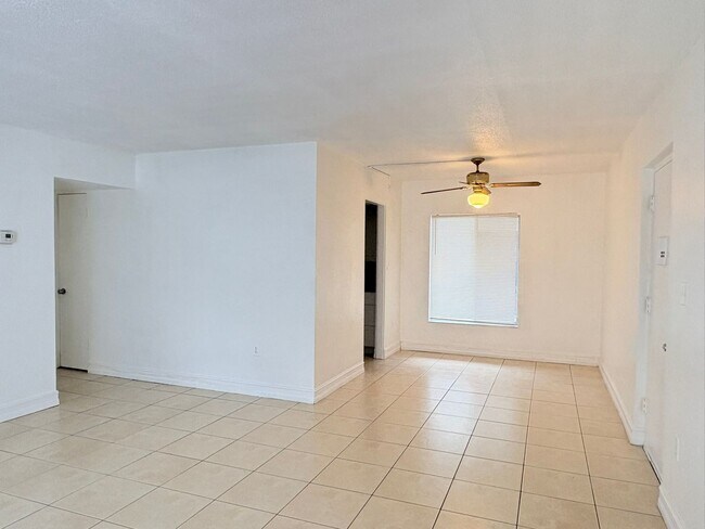 Building Photo - 1830 Maravilla Ave