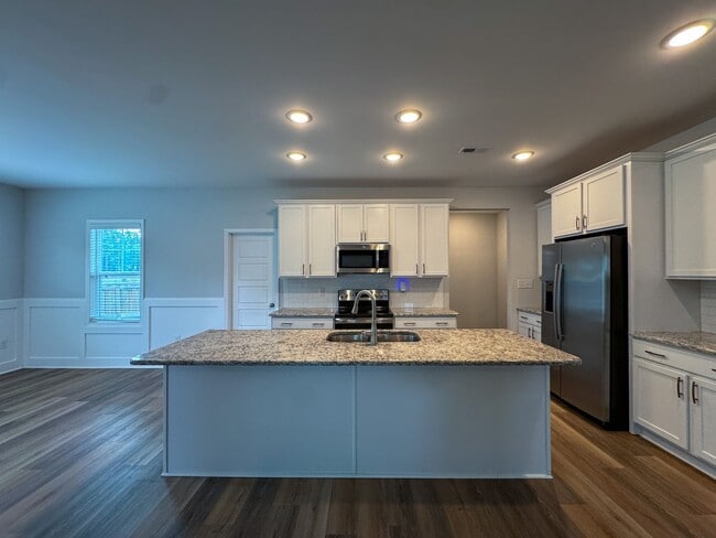 Building Photo - Beautiful 3 Bed 2.5 Bath Home in Raeford