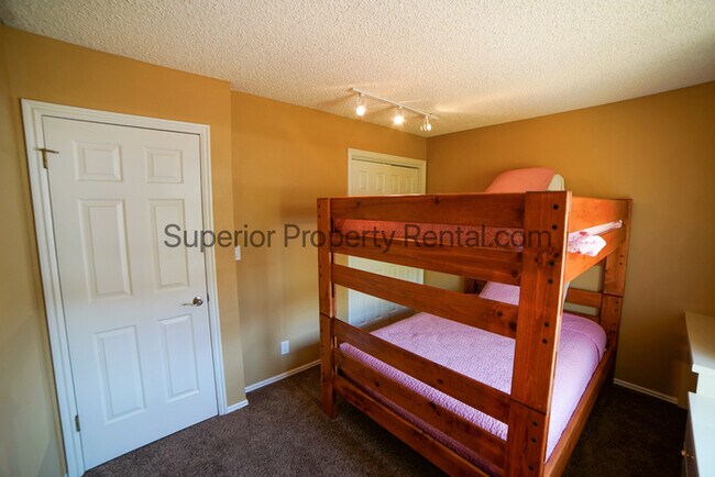 Building Photo - Furnished 2 bed, 2 bath condo with views