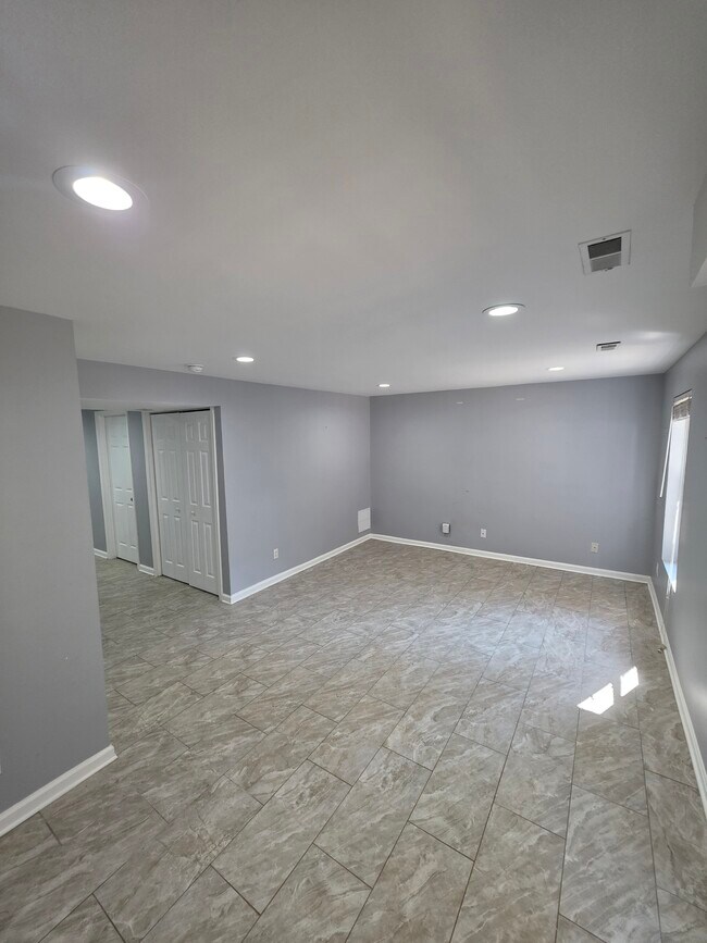 Building Photo - 406 Knollwood Ct