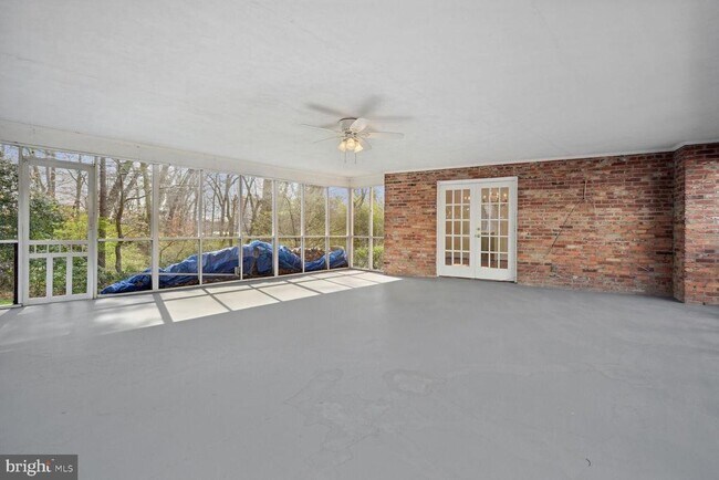 Building Photo - 5801 Hillburne Way