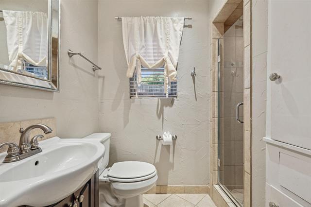 Building Photo - 2127 Clarksdale Dr